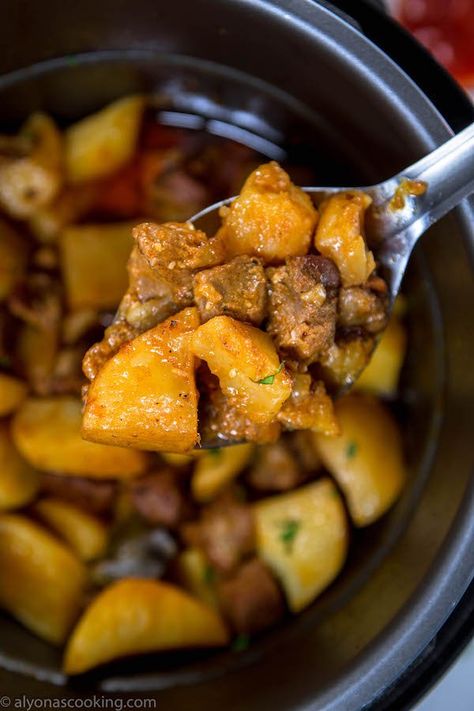 Instant Pot and Power Cooker owners, these Ukrainian Stewed Potatoes are A MUST TRY! Braised Potatoes can now be made in one cooking unit! A delicious potato stew to try! Braised Potatoes, Potatoes Instant Pot, Pressure Cooker Pork, Classic Meatloaf Recipe, Potato Stew, Potato Wedges Baked, Stewed Potatoes, Instant Pot Dinner Recipes, Stew Recipe