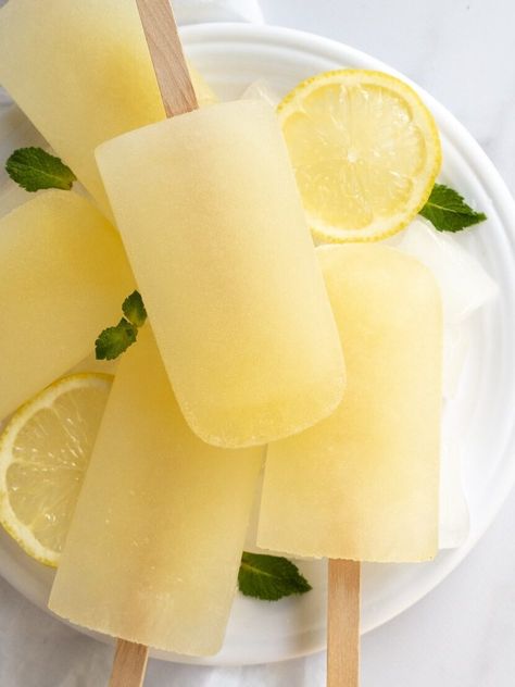 Lemonade Popsicles, Ginger Lemonade, Ginger Benefits, Homemade Popsicles, Ginger Juice, Popsicle Recipes, Frozen Desserts, Ice Cream Recipes, Frozen Treats