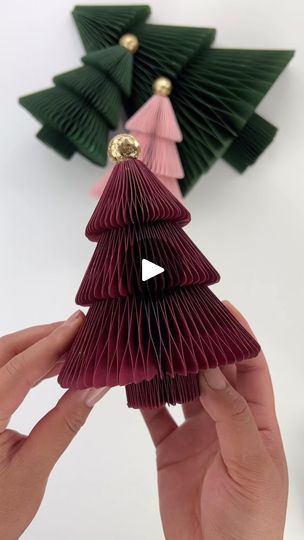 Parol Ideas, Christmas Tree Origami, Diy Honeycomb, Bottlebrush Trees, Honeycomb Decorations, Paper Flower Art, Paper Christmas Decorations, Paper Christmas Ornaments, Honeycomb Paper