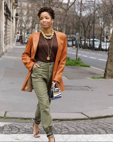 This Parisian Wears Color 300 Days a Year—Here Are Her Top Fall Trends Orange Top Outfit, Fashion Designer Dresses, Dresses Fancy, Orange Blazer, Karma Necklace, Orange Outfit, Green Outfit, Fall Wardrobe, Striped Tee