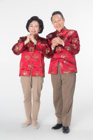 Chinese New Year Clothes, Traditional Chinese New Year Outfits Lunar New Year Clothes, Red Turtle Neck Outfit, Chinese New Year Outfit Ideas, Chinese New Year Outfits, Lunar New Year Outfit, Chineese New Year, Turtle Neck Outfits, Chinese New Year Clothes, Chines New Year