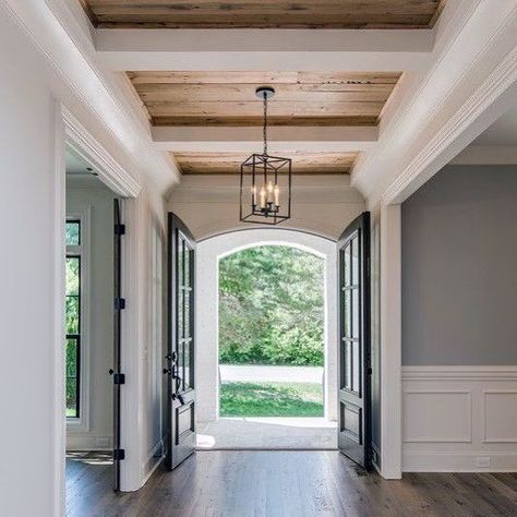 Awesome Rustic Ceiling Ideas For Foyer Interior Design Minimalist, Casa Country, Pool Design, Design Del Prodotto, Decor Minimalist, Style At Home, Decor Rustic, Home Fashion, 인테리어 디자인