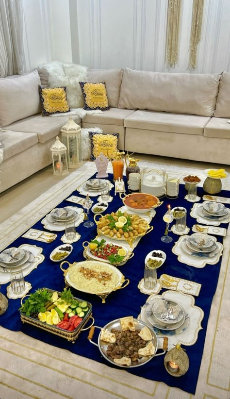 Iftaar Ideas Decor, Dinner Presentation Ideas, Iftar Dinner Ideas, Afghanistan Food, Room Decor Ideas Aesthetic, Room Decor Bedroom Aesthetic, Aesthetics Room Decor, Decor Bedroom Aesthetic, Ramadan Recipes Iftar