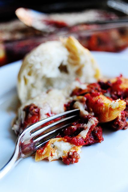 Three Cheese-Stuffed Shells with Meaty Tomato Sauce | The Pioneer Woman Cooks | Ree Drummond Cheesy Shells, Stuffed Shells Beef, Cheese Shells, Chicken Stuffed Shells, Ree Drummond Recipes, Stuffed Pasta, Shells Recipe, Cheese Stuffed Shells, Pasta Shells