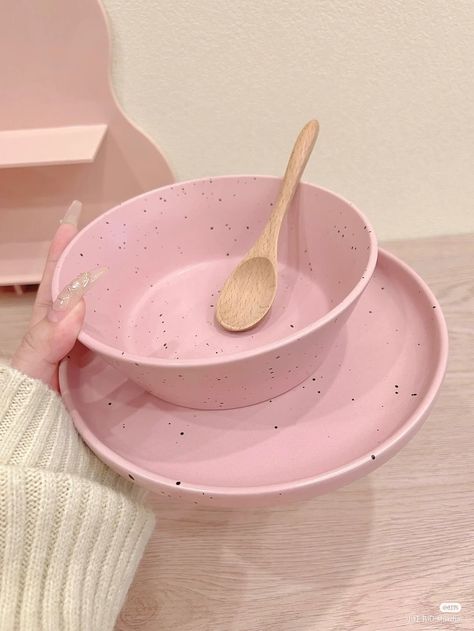 Cute Bowls Aesthetic, Girly Kitchen Decor, Popsicle Stick Crafts House, Beautiful Kitchenware, Kitchen Decor Collections, Simple Kitchen Design, Handmade Scrunchie, Eating Utensils, Pretty Mugs