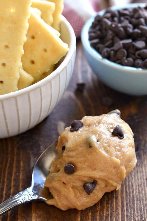 spoonful of creamy peanut butter chocolate chip dip next to buttery crackers and a bowl of chocolate chips Cookie Dough Pudding, Easy Dessert Dips, Chocolate Chip Dip, Dessert Dip Recipes, Edible Cookie Dough Recipe, No Bake Cookie Dough, Dessert Dip, Homemade Pudding, Raw Cookie Dough