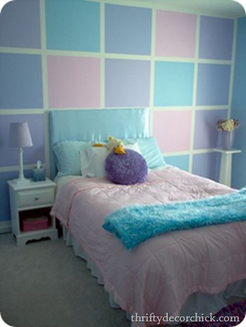 Thrifty Decor Chick: An ombre wall (guest room progress!) Purple Girls Room, Girls Room Paint, Zimmer Diy, How To Make Headboard, Teal Bedroom, Thrifty Decor Chick, Accent Wall Bedroom, Teenage Bedroom