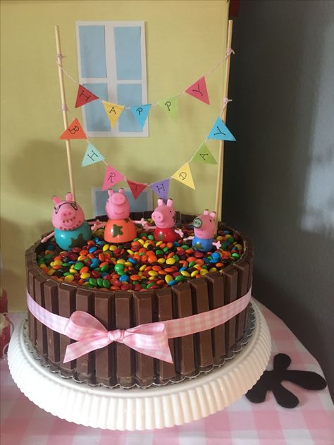 Peppa Pig Muddy Puddle Cake Peppa Pig Muddy Puddle Cake, Muddy Puddle Cake, Peppa Pig Theme Cake, George Pig Birthday Party, Bolo Da Peppa Pig, George Pig Birthday, Muddy Puddle, Pepper Pig, Thomas Cakes