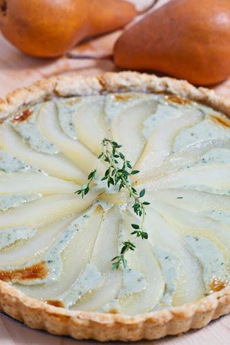 Pear and Gorgonzola Tart Gorgonzola Tart, Pear And Gorgonzola, Pear And Blue Cheese, Blue Cheese Tart, Closet Cooking, Cheese Tart, Sliced Pears, Pear Recipes, Savory Tart