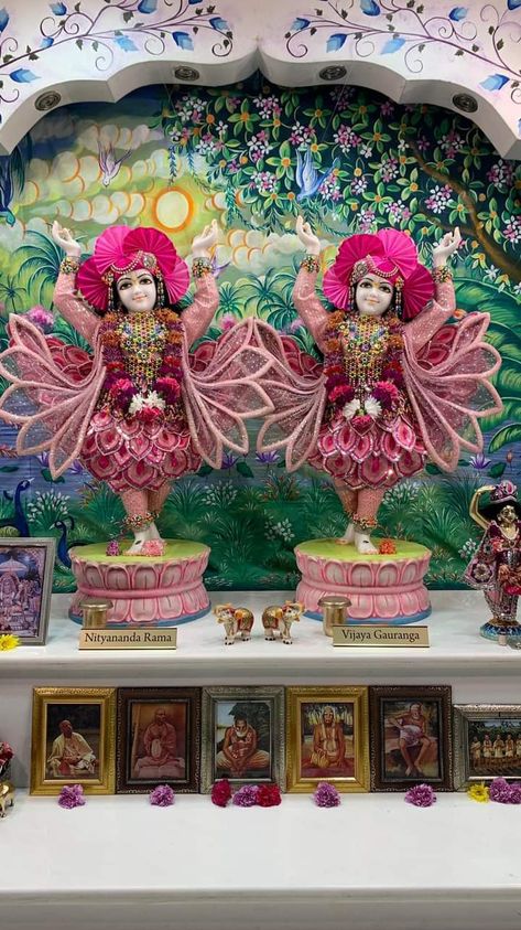 Gaur Nitai Deities Dress, Gour Nitai, Krishna Pagdi, Deity Outfits, Lord Chaitanya, Flower Dresses Outfit, Gauri Decoration, Gaura Nitai, Krishna Balaram