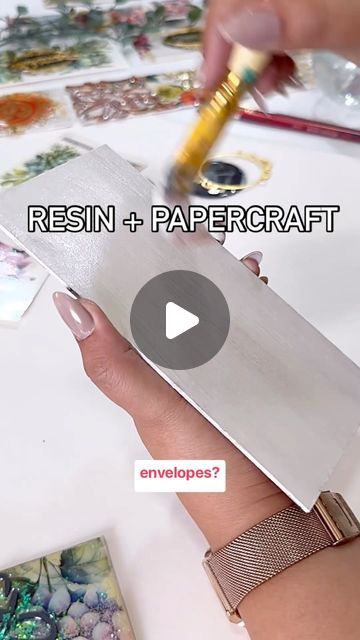 Resin Gift For Husband, Resin Art Gift Ideas For Men, Paper And Resin Jewelry, Unique Epoxy Ideas, Resin Mould Ideas, Unique Resin Art, Small Resin Crafts, Creative Envelope Ideas, Resin Wall Art Diy