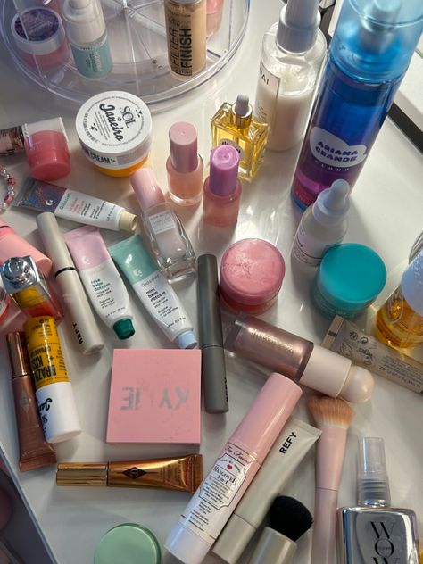 Isabella Grace Room, Aesthetic Vanity, Isabella Grace, Makeup Bag Essentials, Pretty Makeup Looks, Skincare Inspiration, Makeup Is Life, Skincare Aesthetic, Skincare Organization