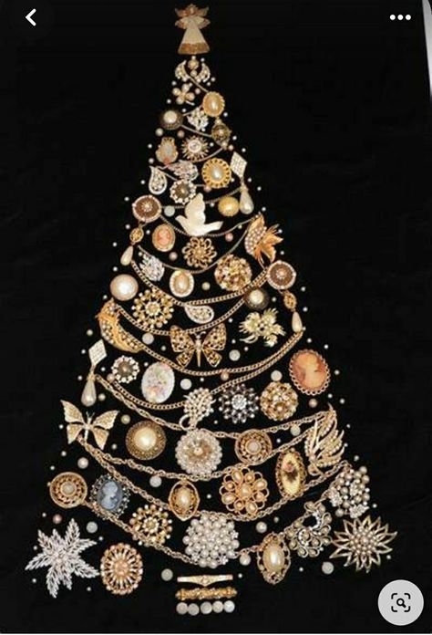 Jewel Christmas, Old Jewelry Crafts, Costume Jewelry Crafts, Jeweled Christmas Trees, Vintage Jewelry Ideas, Vintage Jewelry Repurposed, Jeweled Christmas, Jewelry Christmas Tree, Christmas Tree Art