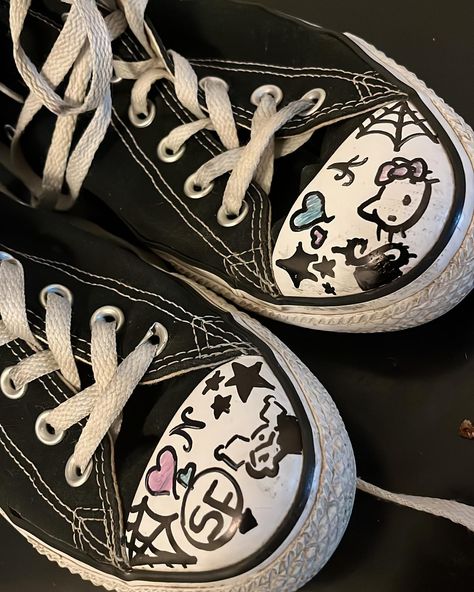 Customised my converse shoes 🫶🏼❤️ (I love you N <3) Should I start a sticker shop? I’ll do it if I get 150 votes for yes! #hellokitty #cute #sallyface #sanitysfall #doodle #drawing #art #customised #converse #aesthetic #instagram #artist Converse Marker Art, Drawing On Shoes Ideas Easy, What To Draw On Shoes, Converse With Doodles, Converse Doodle Ideas, Shoe Doodles Converse, Doodle Converse, Drawing On Shoes Ideas, Converse Sketch