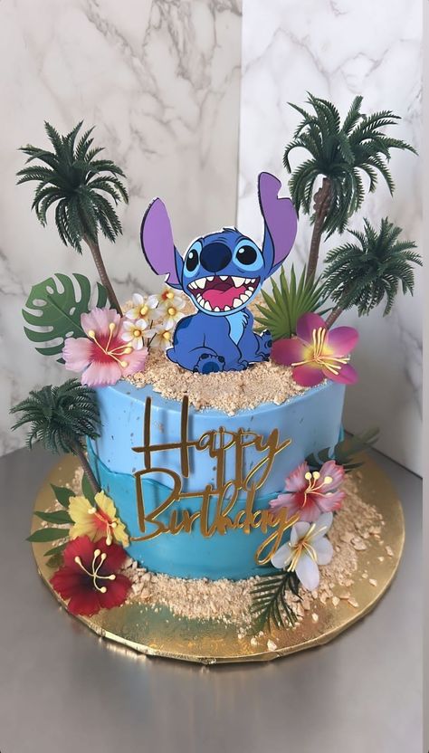 @_cakesbykaren-Instagram Lilo And Stitch Cakes, Stitch Cakes, Lilo And Stitch Cake, Moana Bebe, Stitch Cake, Christmas Holiday Cake, Lilo Y Stitch, Pink Cake, Luau Party