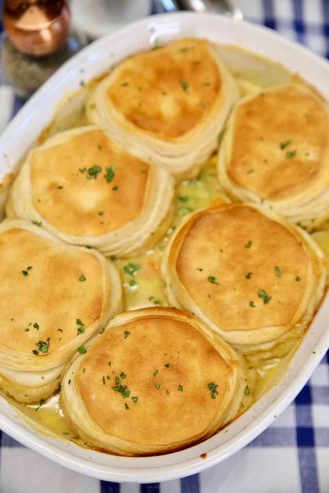 The easiest chicken pot pie casserole recipe with biscuit topping Easy Chicken Pot Pie Casserole, Chicken Pot Pie Recipe With Biscuits, Biscuit Pot Pie, Pot Pie Recipe Easy, Biscuit Chicken Pot Pie, Easy Chicken Pot Pie Recipe, Pot Pie Casserole, Chicken Pot Pie Casserole, Easy Chicken Pot Pie