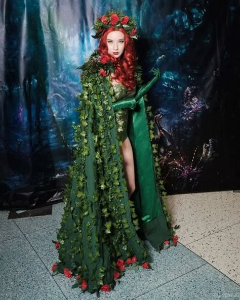 Poison Ivy Plus Size Costume, Green Costume Ideas For Women, Poison Ivy Costume Diy Plus Size, Plus Size Poison Ivy Costume, Plus Size Poison Ivy Costume Diy, Halloween Poison Ivy, Poison Ivy Character Costume, Poison Ivy Costume, Comicon Outfit