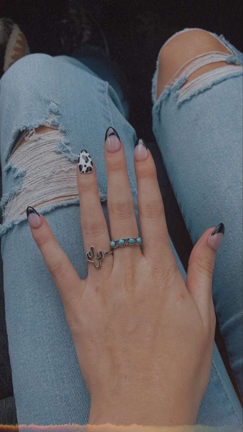 Nail Ideas Western, Western Style Nails, Western Nail Ideas, Cowgirl Nails, Western Nail Art, Nails Western, Country Acrylic Nails, Rodeo Nails, Almond Acrylic Nails Designs