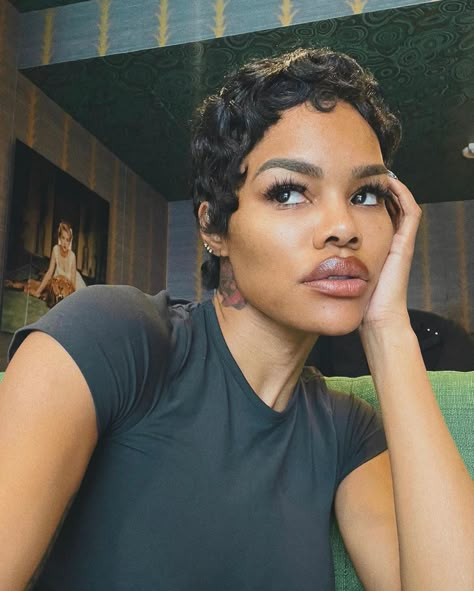 Hair Short Cuts, Natural Hair Short Cuts, Short Hair Black, Short Hair Pixie, Teyana Taylor, Short Sassy Hair, Short Hair Pixie Cuts, Finger Waves, Sassy Hair