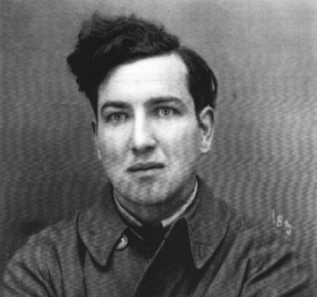 5 Must-Read Books By British Writer Robert Graves Autobiography Writing, Slapstick Humor, Future Society, Robert Graves, The Giants, Speculative Fiction, Literary Criticism, Bygone Era, British History