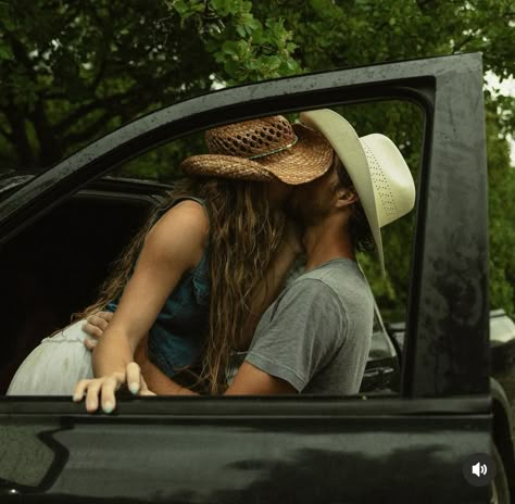 Cowgirl Couple, Country Couple Pictures, Country Romance, Cute Country Couples, Chestnut Springs, Cowboy Romance, Country Couples, Country Love, Couple Picture Poses