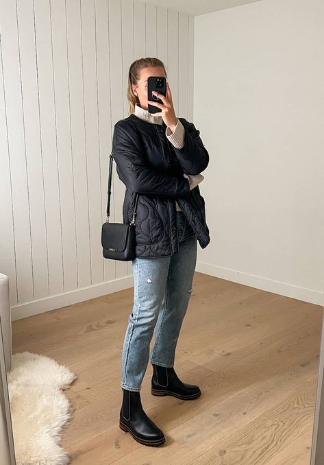 Chelsea Boots Dress Outfits, Chic Cold Weather Outfits, Chelsea Boots And Jeans, Cute Cold Weather Outfits, Chelsea Boots With Jeans, How To Style Chelsea Boots, Chelsea Boot Outfits Women, Flat Chelsea Boots, Boots With Jeans