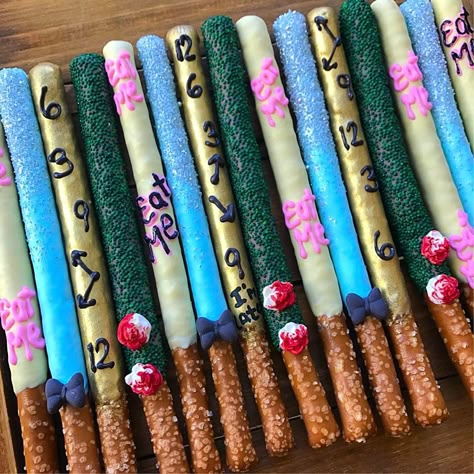 Pretzel Themed Birthday Party, Alice In Wonderland Chocolate Covered Pretzels, Alice In Wonderland Bakery Party Ideas, Alice In Wonderland Punch Recipe, Alice In Wonderland Candy Apples, Alice In Wonderland Pretzels, Alice In Wonderland Dessert Ideas, Alice In Wonderland Treats Sweets, Alice In Wonderland Party Treats