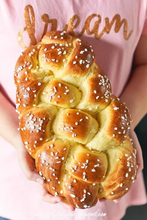 Braided Brioche Bread Recipe, Brioche Braid, Kinds Of Bread, Brioche Bread Recipe, Delicious French Toast, Stuffed Bread, Pearl Sugar, Braided Bread, Brioche Bread