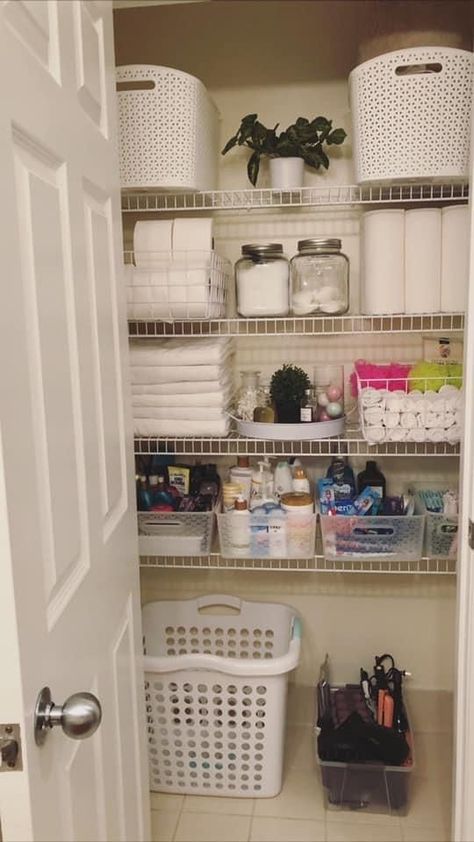 Storage Linen Closet, Diy Linen Closet, Linen Aesthetic, Organized Aesthetic, Wc Decoration, Aesthetic Organization, Organization Hacks Diy, Bathroom Closet Organization, Room Organization Bedroom