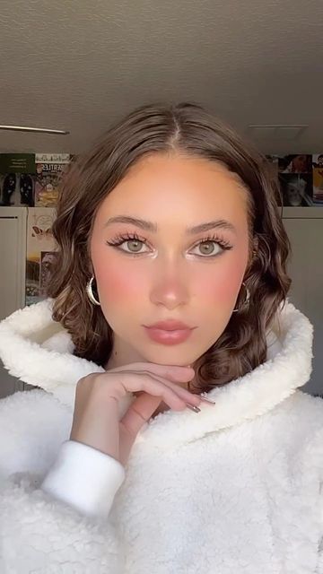 ♡Marley Arnold♡ on Instagram: "“Cold girl” makeup❄️☃️ - *I started with my foundation base already on to make the video shorter💗* - ALL PRODUCTS BY: @rarebeauty ✨ - #rarebeauty #makeup #coldgirlmakeup #coldgirl #makeuptutorial #curlyhair #tutorial #curlyhairstyles #curlytutorial #hairtutorial #hairtutorialvideo #explore #hairgoals" Cold Winter Makeup Look, Im Cold Makeup Look Aesthetic, Cold Girl Makeup Aesthetic, Winter Make Up Looks Natural, Cold Girl Makeup Tutorial, Winter Girl Makeup, Cold Look Makeup, Cold Makeup Look Winter, Winter Make Up Looks