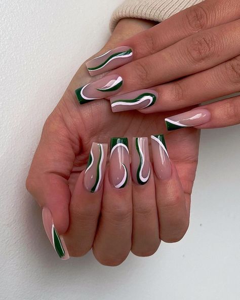 Square Squiggly Nails, Curvy Lines Nails, Swiggly Nails, Green And White Swirl Nails, Green Squiggle Nails, Squiggle Line Nails, Swirly Acrylic Nails, Line Nails Design, Squiggly Line Nails