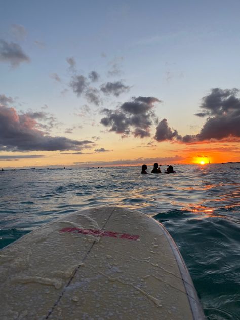 Waikiki sunsets are the best in water Say Yes To New Adventures, Sunset Surf, Waikiki Hawaii, Beachy Aesthetic, Beachy Summer, Yearly Goals, 18th Bday, Happy Again, Senior Trip