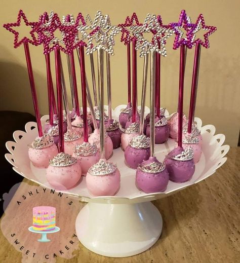 Princess Snacks, Cupcakes Princess, Princess Cake Pops, Princess Party Cake, Blue Velvet Cakes, Baked Dessert, Princess Birthday Party Decorations, Cake Pop Decorating, Princess Cupcakes