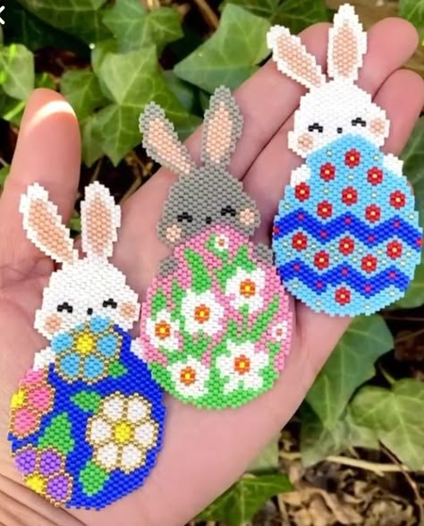 Easter Hama Beads, Melt Beads Patterns, Diy Beaded Ornaments, Beaded Jewelry Pattern, Pearl Beads Pattern, Fuse Bead Patterns, Art Perle, Hama Beads Design, Adornos Halloween