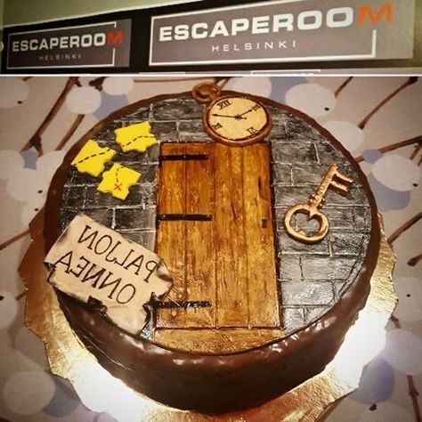 Escape Room Themes, Halloween Birthday Cakes, Escape Room For Kids, Winter Birthday Parties, Spy Party, Birthday Party For Teens, Chocolate Fondant, Winter Birthday, Pizza Party