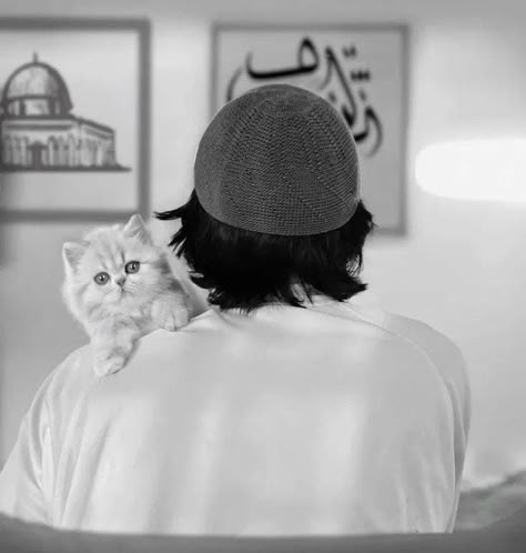 Muslim Guy Aesthetic, Muslim Hairstyles, Islamic Dp For Boys, Islamic Boys Dp, Islam Dp, Islamic Cat, What's Up Dp, Islamic Photos Muslim, Muslim Pfp