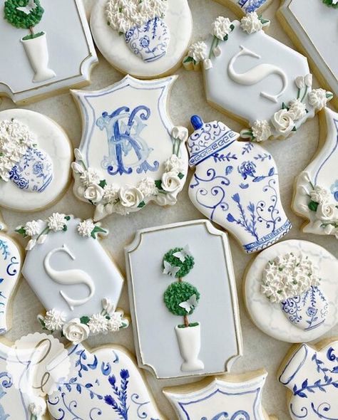 Blue And White Cookies, Chinoiserie Wedding, White Cookies, Blue White Weddings, Something Blue Bridal, Blue Bridal Shower, Fancy Cookies, Beautiful Cookies, Cookies Decorated