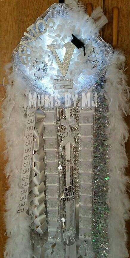 Senior homecoming mum! diamond with 4 flowers! Quad mum from Mums By MJ   Instagram : @mumsbymj  www.facebook.com/mumsbymj School Mums, Mum Homecoming, Hoco Mums, Senior Hoco, Texas Mums, Senior Mums, Homecoming Mums Senior, Senior Homecoming, Event Proposal