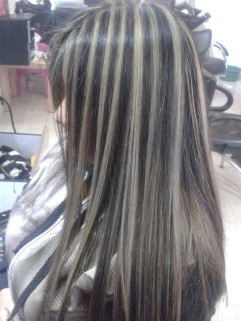 2024 Hair Color, Skunk Hair, Y2k Hairstyles, Cute Hair Colors, Hair Color Streaks, Winter Red, Hair Streaks, Dyed Hair Inspiration, Hair Stylies