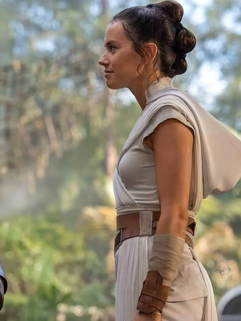 Slave Outfit, Ray Star Wars, Star Wars Hair, Daisy Ridley Star Wars, Leia Cosplay, Rey Cosplay, Star Wars Rey, Rey Skywalker, Rey Star Wars