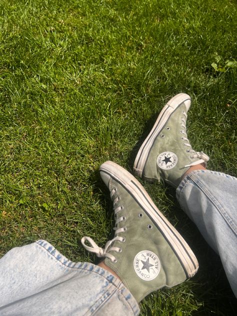 converse, park, grass, green, sage green, shoes, aesthetic Retro Sage Green Aesthetic, Sage Converse Outfit, Green Shoes Aesthetic, Green Converse Aesthetic, Converse Verdes, Sage Green Shoes, Light Green Converse, Sage Converse, Sage Green Converse