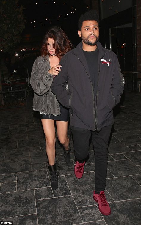 Face off: The Weeknd - real name Abel Tesfaye - recently learned he will once again go hea... Selena Gomez And Abel, Selena And The Weeknd, Selena Gomez Nails, Selena And Abel, Selena Gomez The Weeknd, Selena Gomez Street Style, Selena Selena, Selena Gomez Style, Selena G