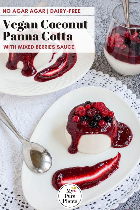 Panacota Recipe, Vegan Panna Cotta, Coconut Panna Cotta, 2023 Recipes, Panna Cotta Recipe, Italian Recipes Dessert, Easy Vegan Dessert, Berry Sauce, Italian Dessert