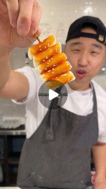 5,384 likes, 58 comments - chefchrischo on March 27, 2024: "Rice cake skewer 🍢👨🏻‍🍳🔥 Tteok = Rice cake Ggochi = Skewer This is my all time FAVORITE Korean street growing up. What’s your fav Korean street food?". How To Cook Korean Rice Cake, Korean Rice Cake Recipe, Rice Cake Skewers, Korean Sweets, Korean Rice Cake, Rice Cake Recipes, Korean Street Food Recipes, Korean Rice, Korean Recipes