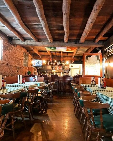 Dining with a Side of History: Historic New England Restaurants | New England Living England Restaurants, Sims 4 Worlds, New England Living, Historic New England, Colonial Times, Brown Ale, Maine Lobster, Novel Ideas, American Architecture