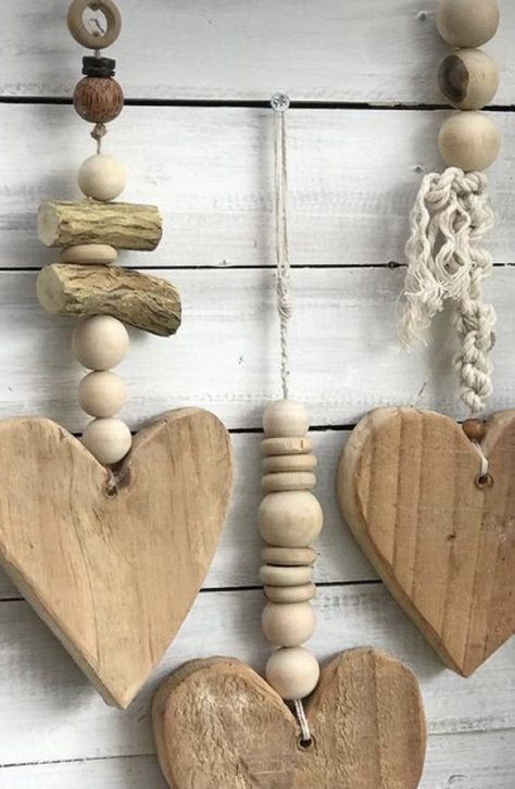 Valentine Wood Crafts, Wood Beads Diy, Valentines Crafts, Driftwood Crafts, Diy Deco, Diy Valentines Crafts, Bead Garland, Heart Crafts, Funky Junk