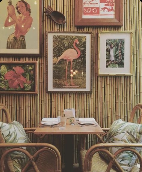 Tiki Bar Wallpaper, Classy Tiki Bar, Tiki Interior Design, Tiki Home Decor, Vintage Tiki Aesthetic, Tropical Bathroom Decor Ideas, Tiki Nursery, Tiki Aesthetic, Tiki Bathroom