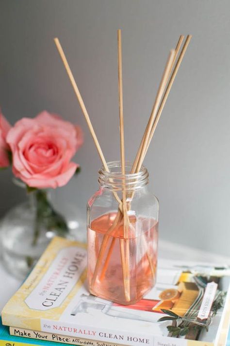 Try one of these 3 simple DIY Air Fresheners for a natural way to scent your home with recycled materials. Room Spray Recipe, معطر جو, Essential Oils Collection, Hello Glow, Diy Air Freshener, Natural Air Freshener, Diy Essentials, Essential Oil Mixes, Essential Oil Diffuser Blends