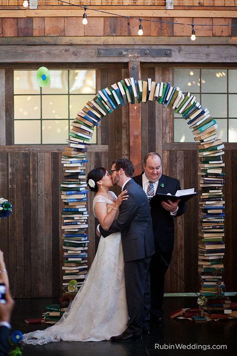 How to put together a literary wedding theme – My Something Blue Book Lovers Wedding, Book Arch, Nerd Wedding, Book Themed Wedding, Literary Wedding, Wedding Ceremony Ideas, Geek Wedding, Offbeat Bride, E Card