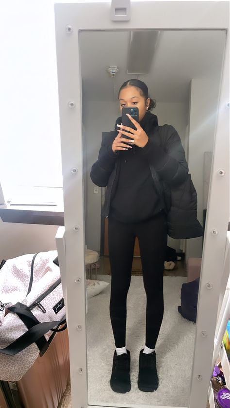 Puffer And Leggings Outfit, Outfits With Black Essentials Hoodie, Black Essential Hoodie Outfit, Streetwear Leggings Outfit, Simple Hoodie Outfit, Black Hoodie And Leggings Outfit, Black Hoodie Outfit Black Women, Light Oatmeal Essentials Hoodie Outfit, Jumper And Leggings Outfits